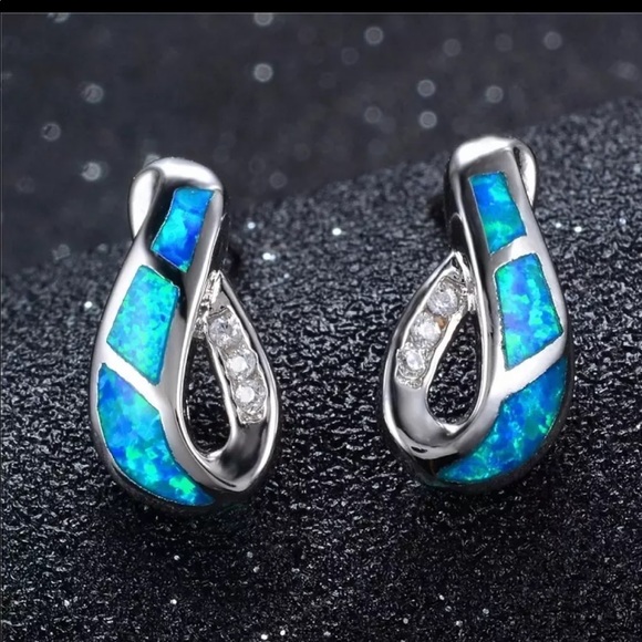 Jewelry - Blue CZ Sterling Silver Earrings